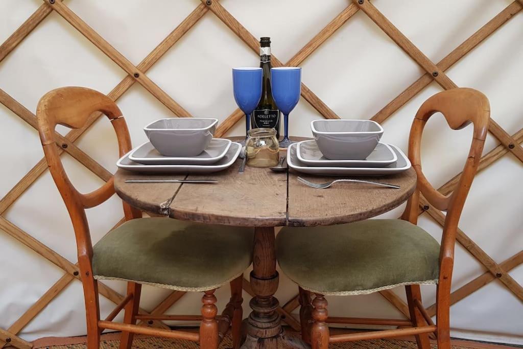 Bronfelen Yurt Hotell Cynghordy Exteriör bild