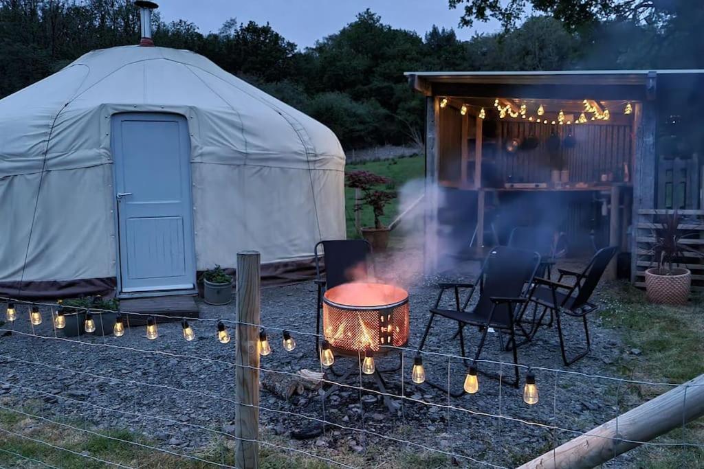 Bronfelen Yurt Hotell Cynghordy Exteriör bild