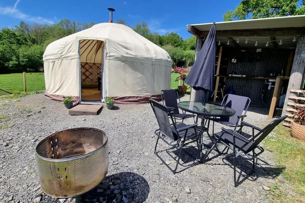Bronfelen Yurt Hotell Cynghordy Exteriör bild