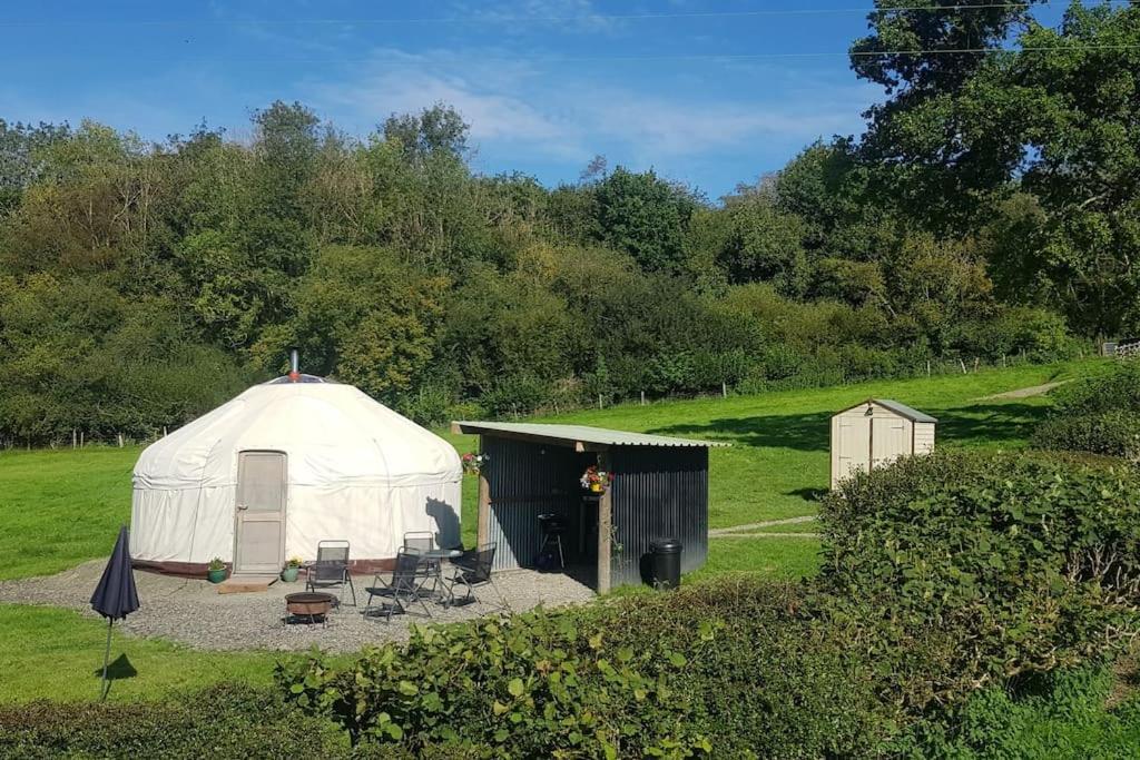Bronfelen Yurt Hotell Cynghordy Exteriör bild