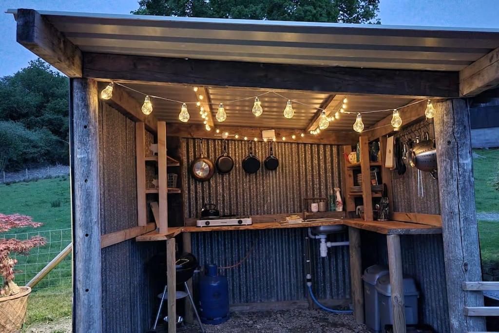 Bronfelen Yurt Hotell Cynghordy Exteriör bild