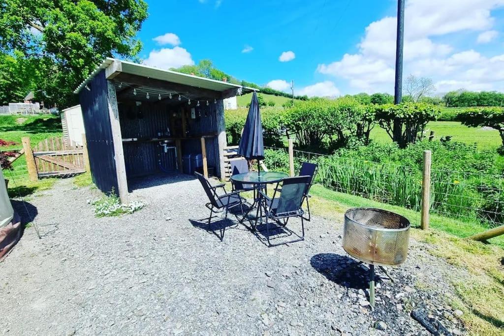 Bronfelen Yurt Hotell Cynghordy Exteriör bild