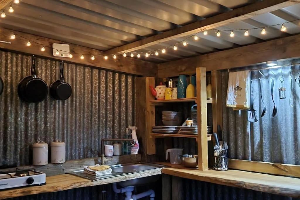 Bronfelen Yurt Hotell Cynghordy Exteriör bild