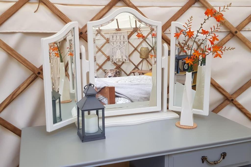 Bronfelen Yurt Hotell Cynghordy Exteriör bild