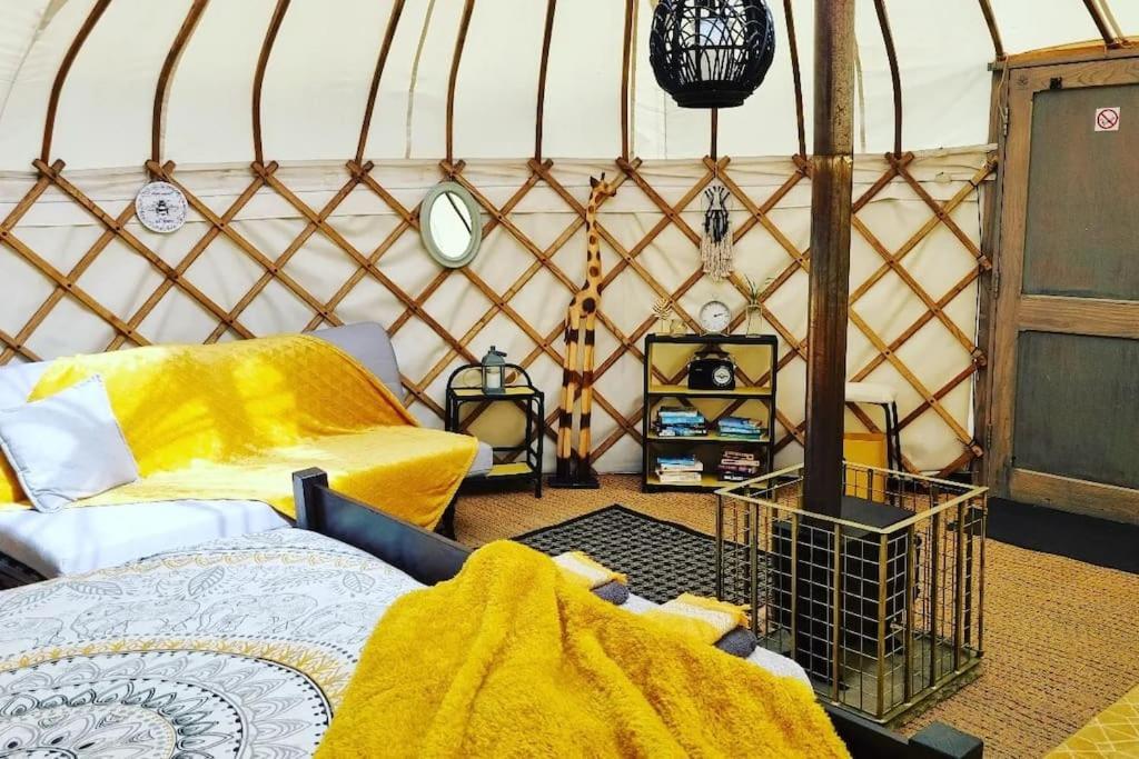 Bronfelen Yurt Hotell Cynghordy Exteriör bild