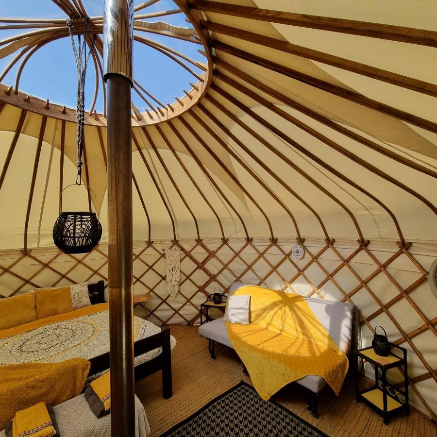 Bronfelen Yurt Hotell Cynghordy Exteriör bild