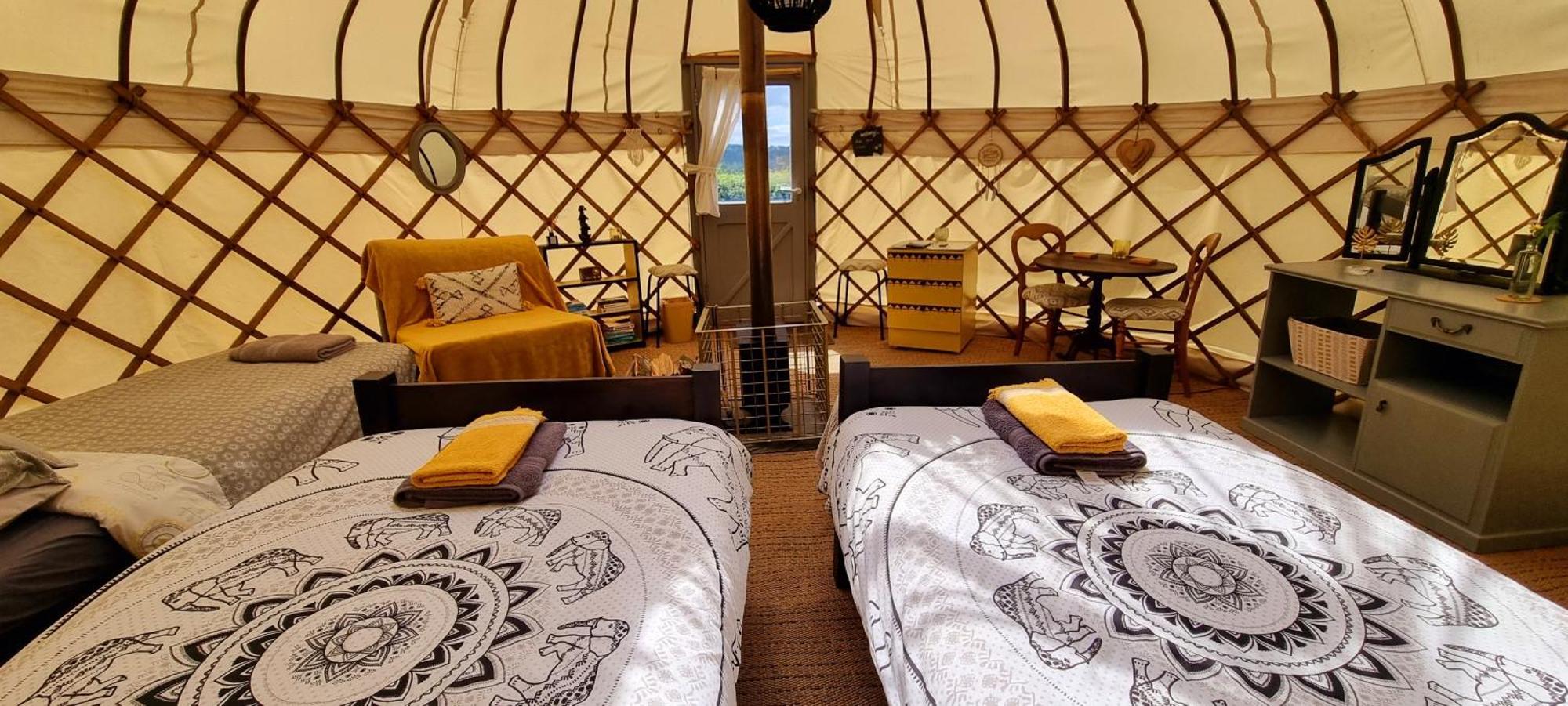 Bronfelen Yurt Hotell Cynghordy Exteriör bild