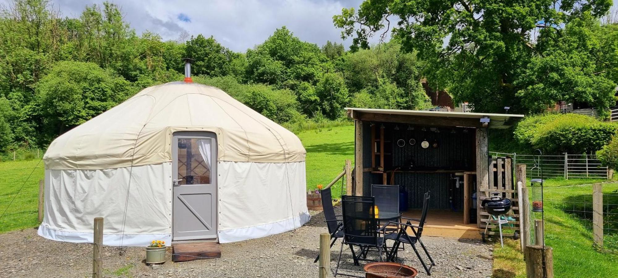 Bronfelen Yurt Hotell Cynghordy Exteriör bild