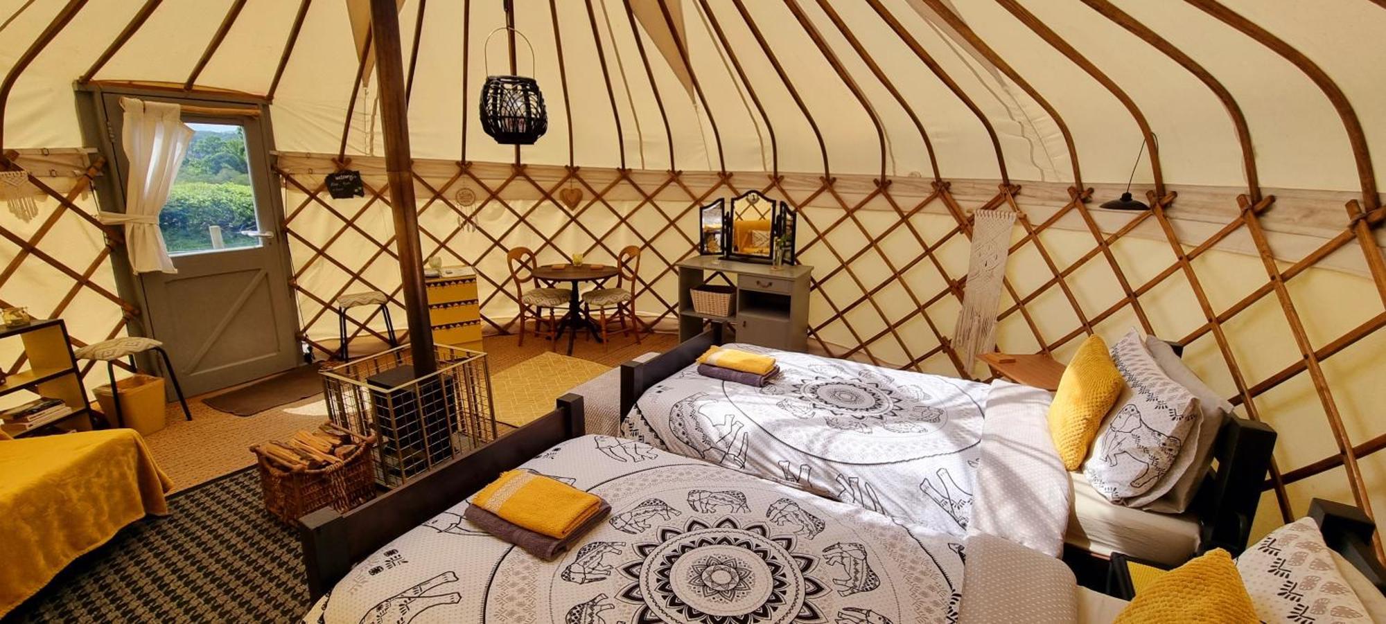 Bronfelen Yurt Hotell Cynghordy Exteriör bild