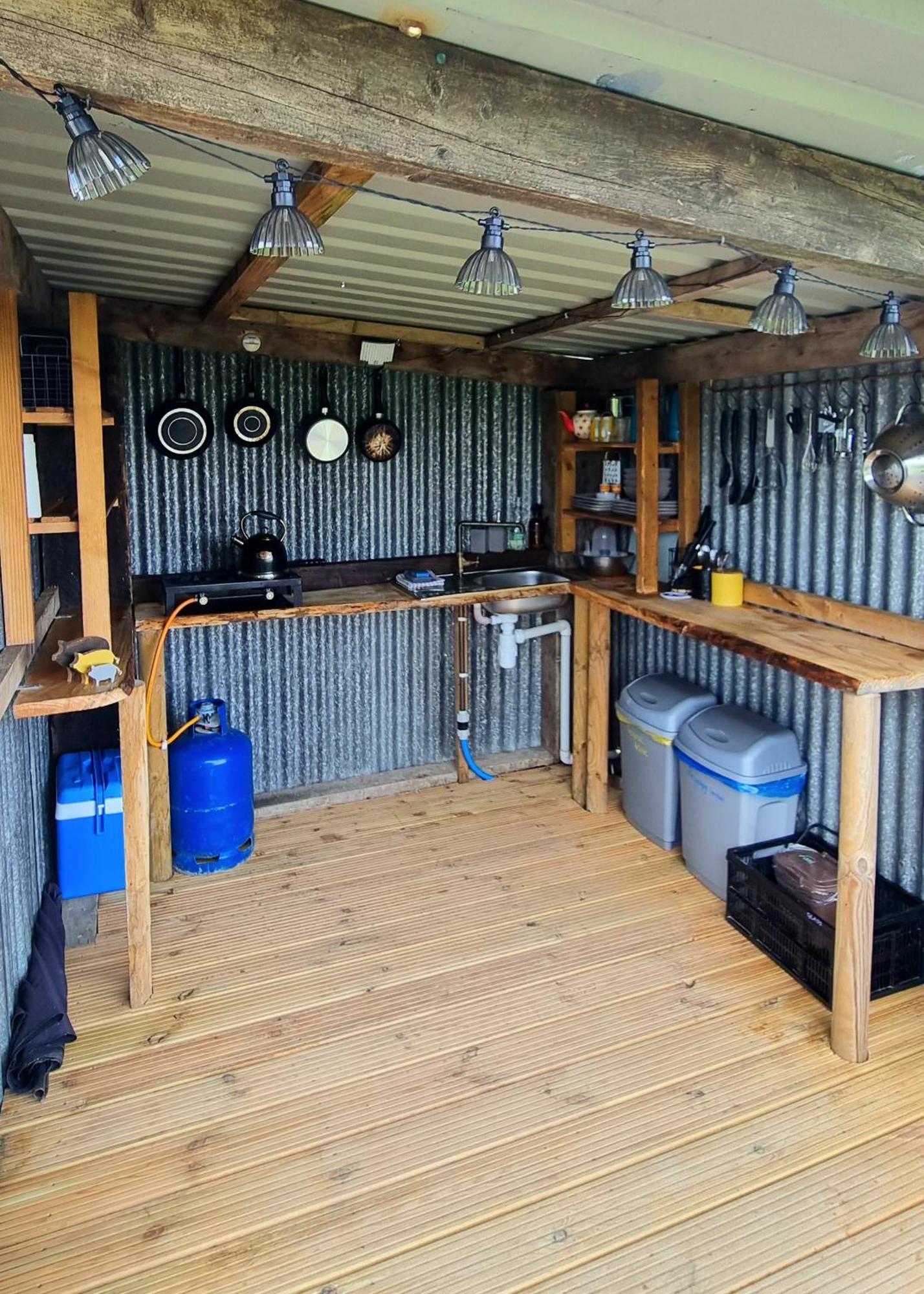 Bronfelen Yurt Hotell Cynghordy Exteriör bild
